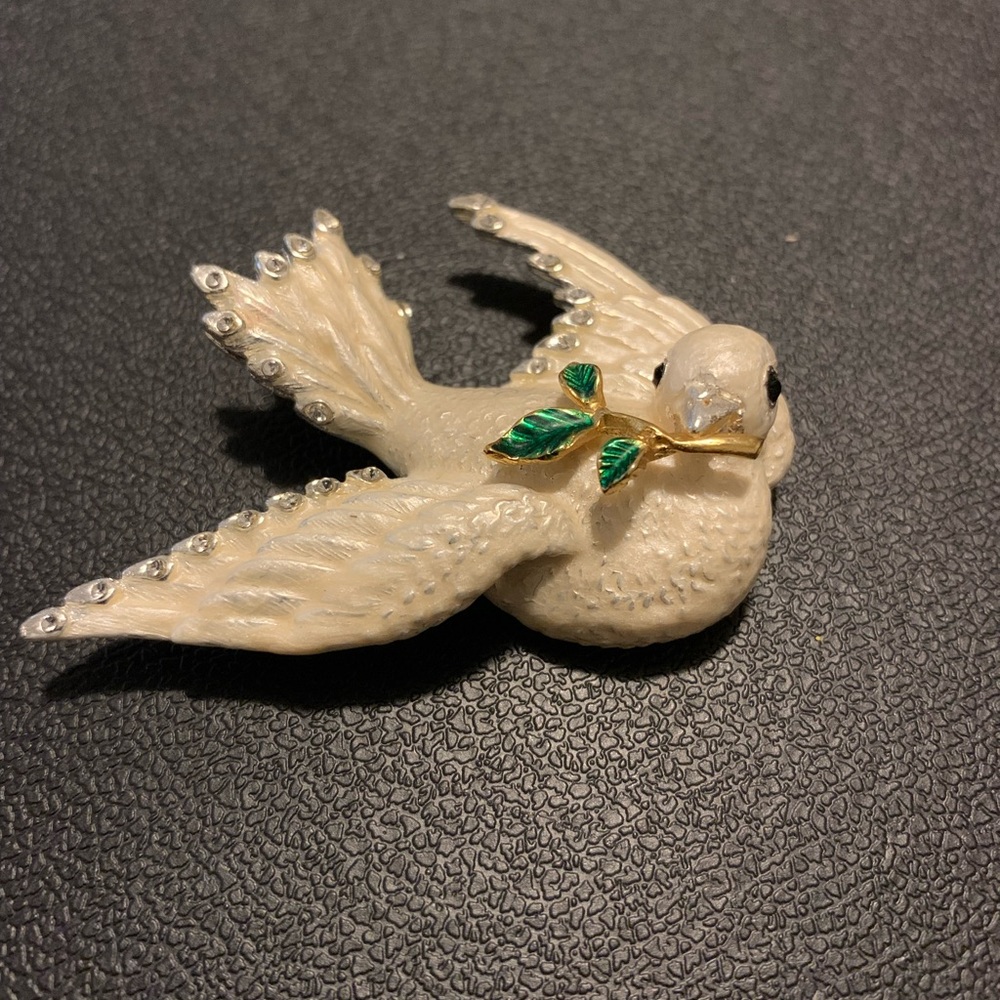 A-29 Joan Rivers Vintage Dove of Peace Brooch